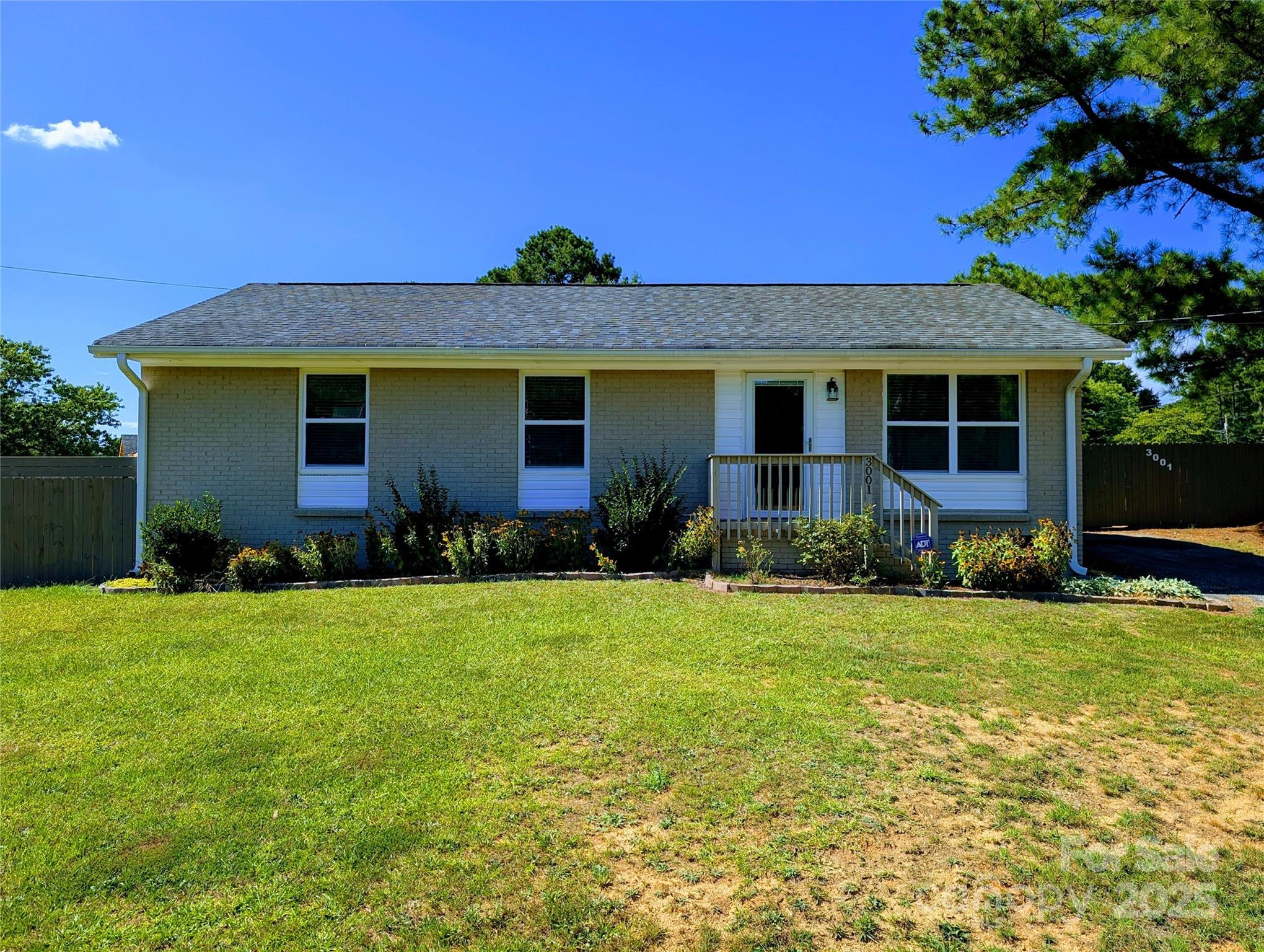 Property Photo:  3001 Crawford Avenue  NC 28052 