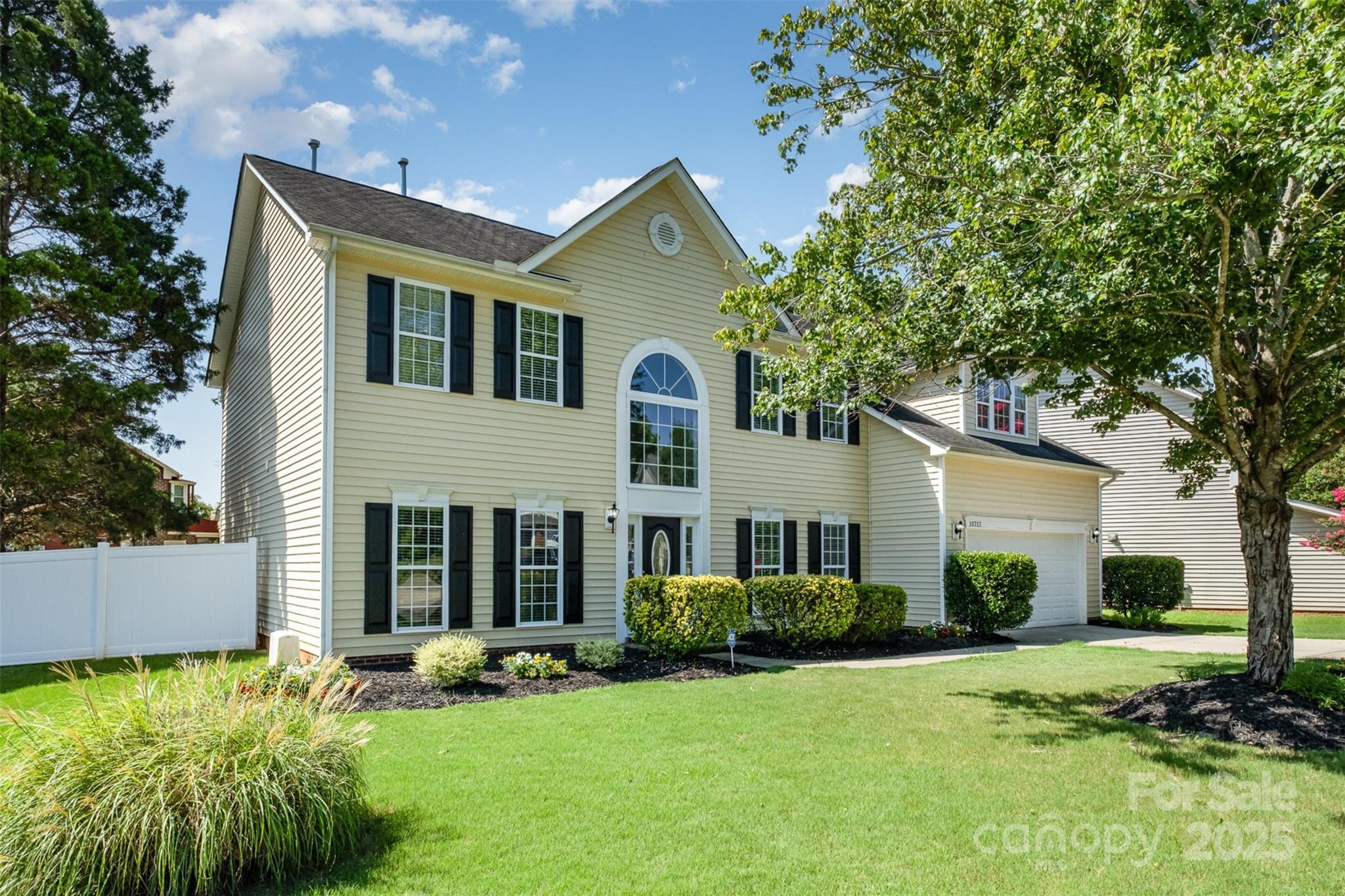 Property Photo: 10717 Dapple Grey Lane NC 28213