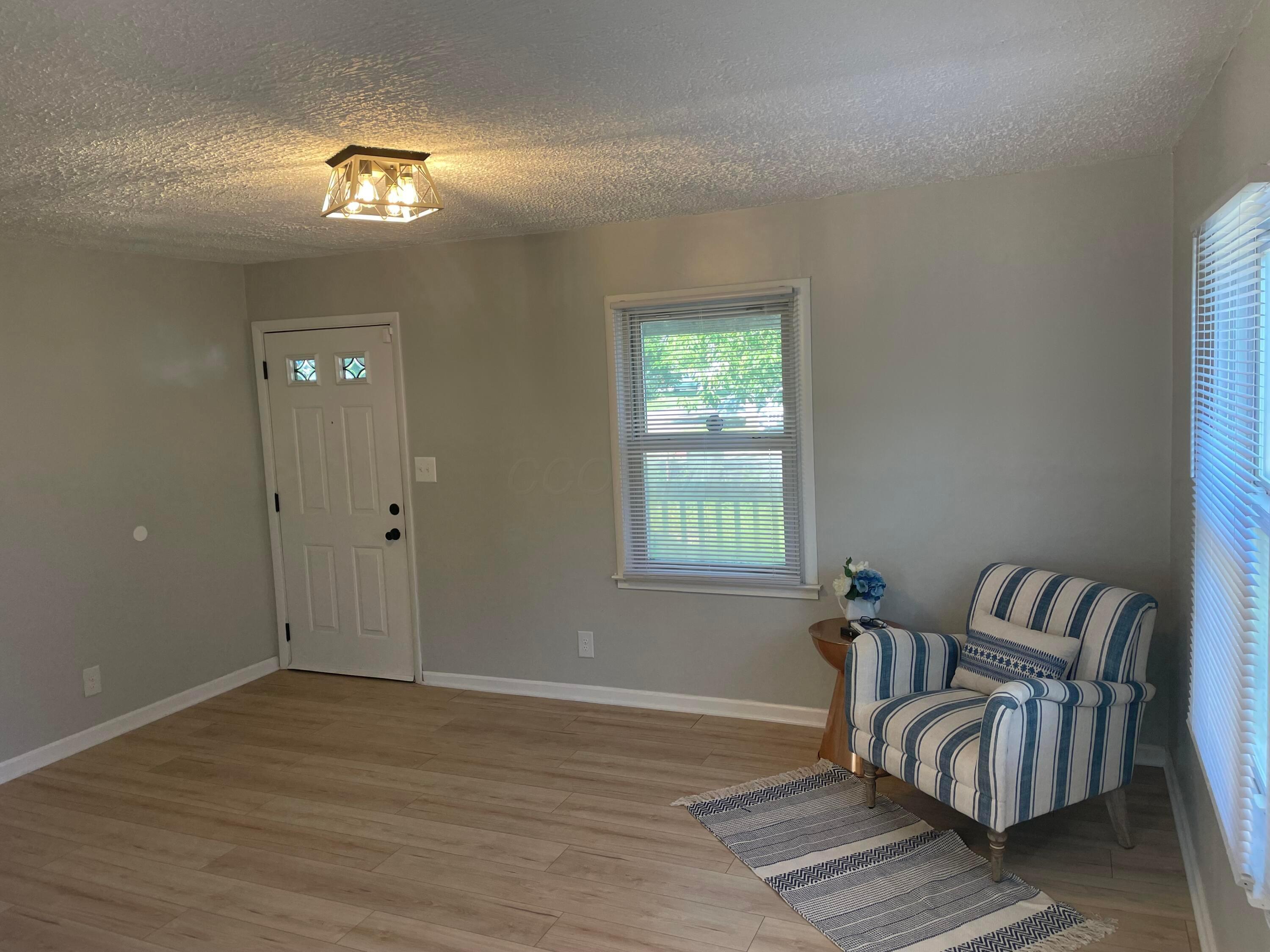 Property Photo: 2303 Howey Road OH 43211