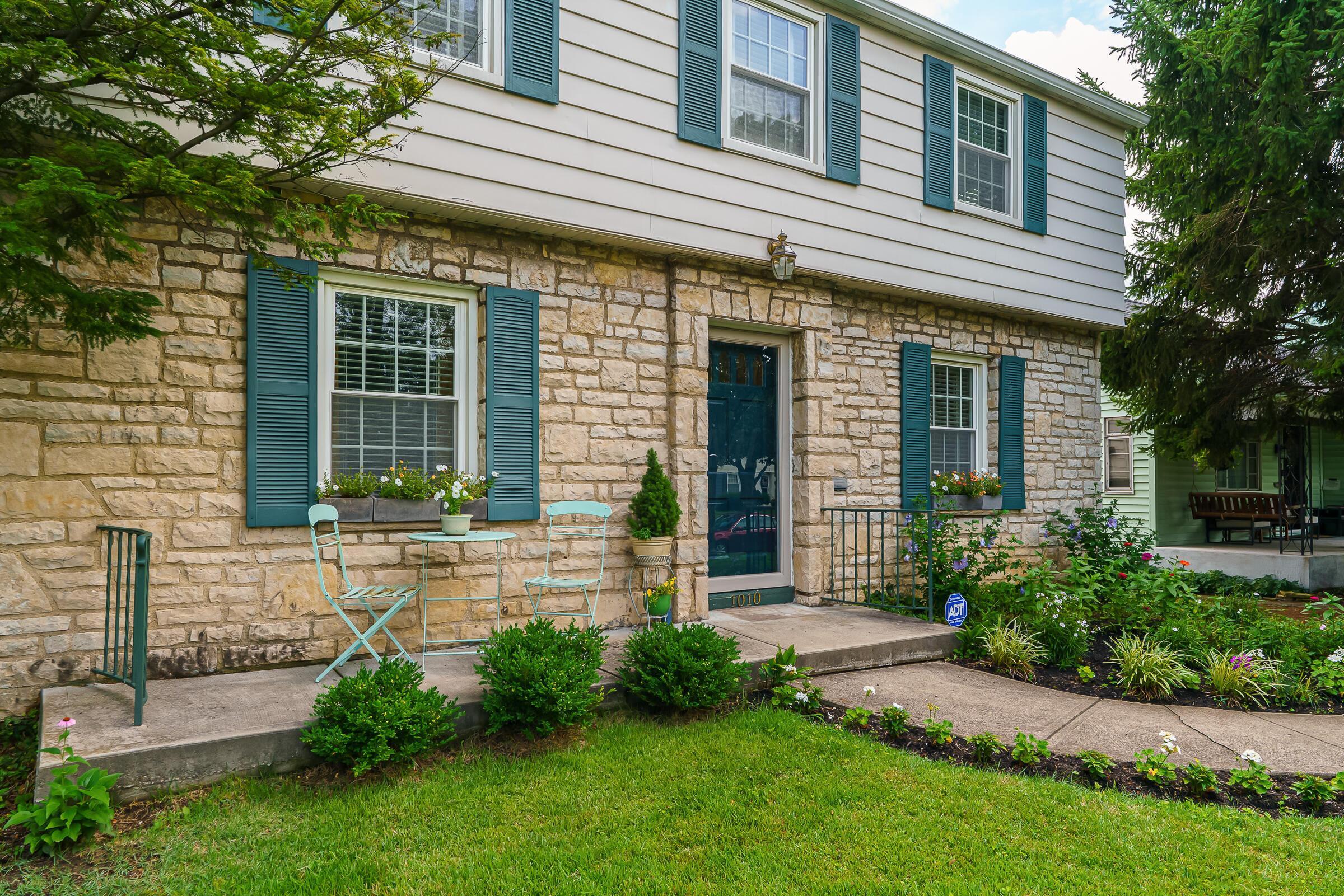 Property Photo: 1010 Vernon Road OH 43209