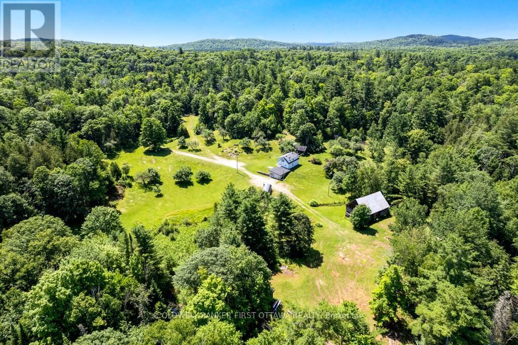 Photo de la propriété: 9252 Highway 511 Road ON K0G 1K0