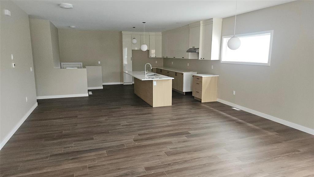Property Photo: 6001 Furlan Boulevard MB R3R 0J1