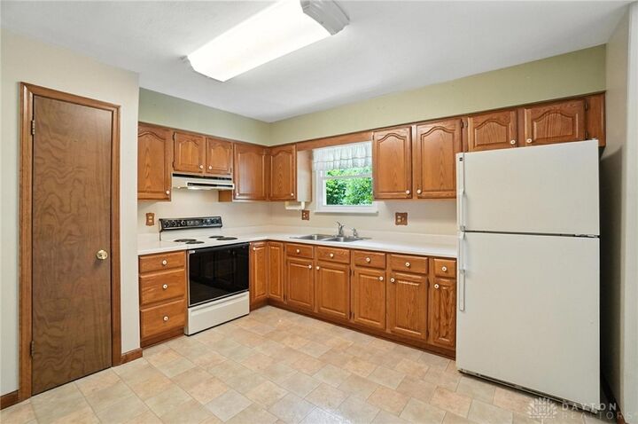 Property Photo: 853 King Harry Place OH 45342