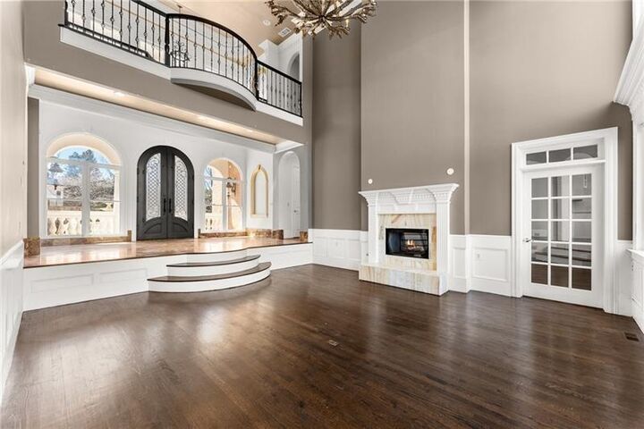 Property Photo: 10 Clubb Court GA 30005