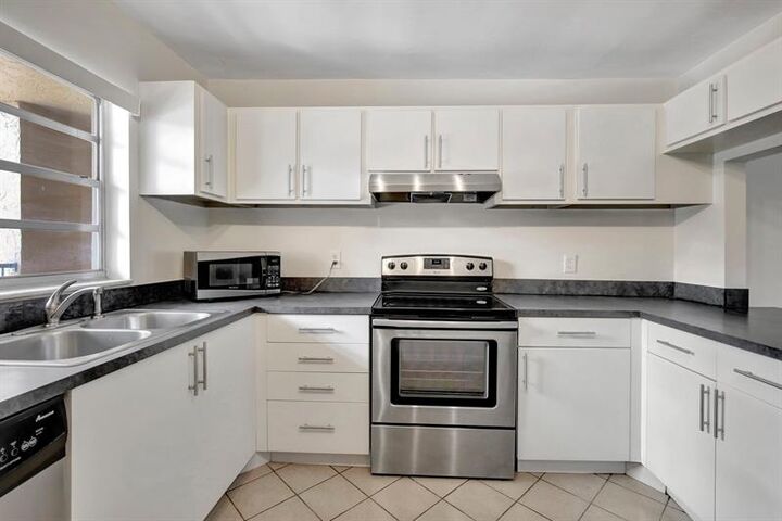Property Photo:  9450 Live Oak Pl 303  FL 33324 