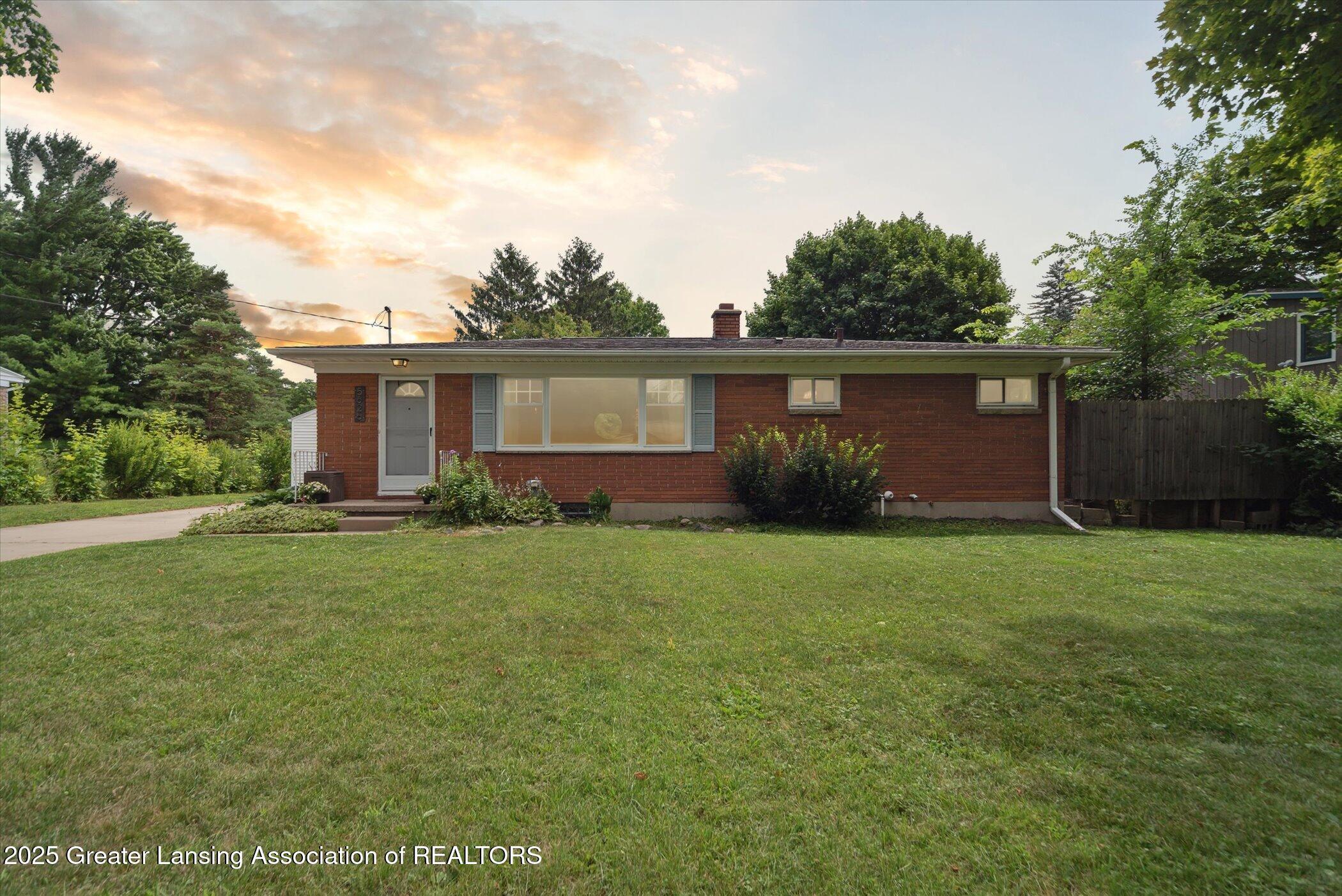 5626 Hallendale Road  Haslett MI 48840 photo