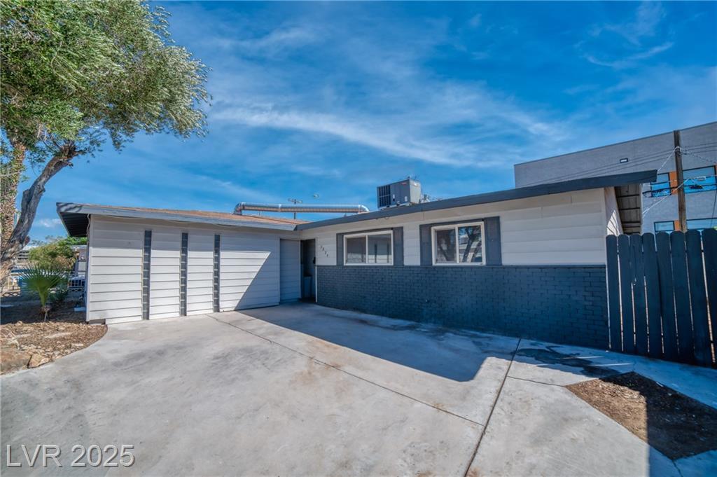 2825 Kings Way  Las Vegas NV 89102 photo