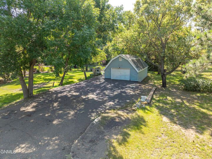 Property Photo:  2234 Sherman Drive  ND 58504 