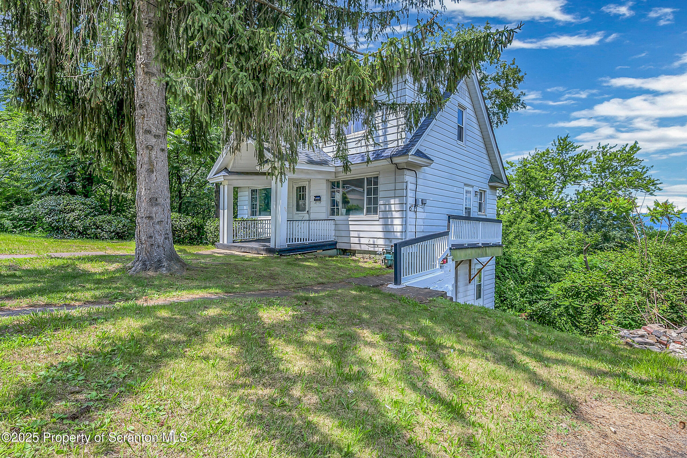 Property Photo: 826 Moltke Avenue PA 18505