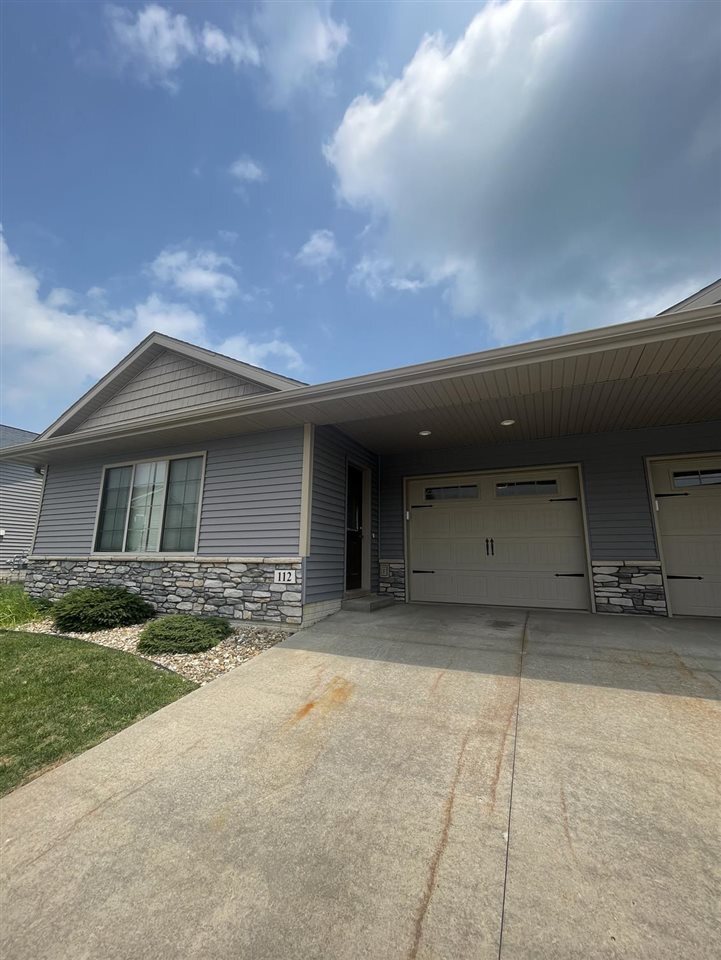 112 Wild Rose Ln  Solon IA 52333 photo