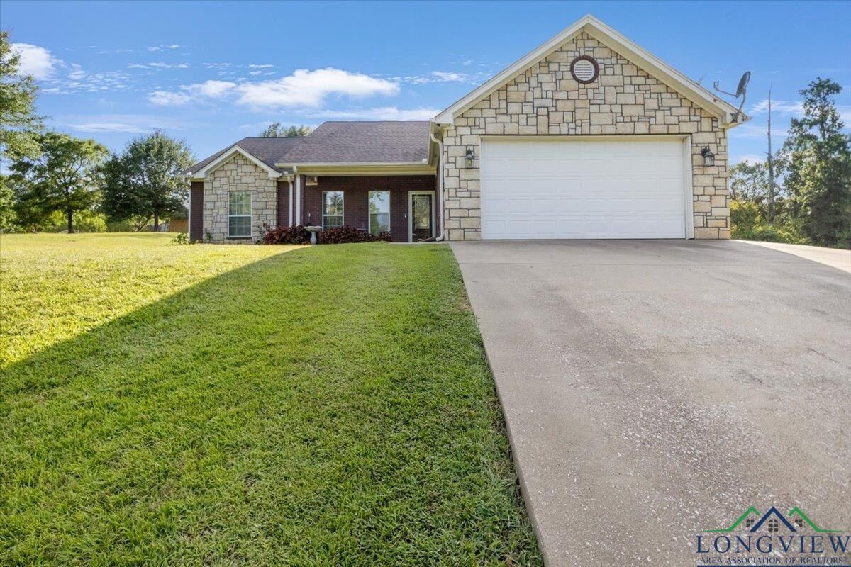 Property Photo:  930 Desirees Trl  TX 75691 