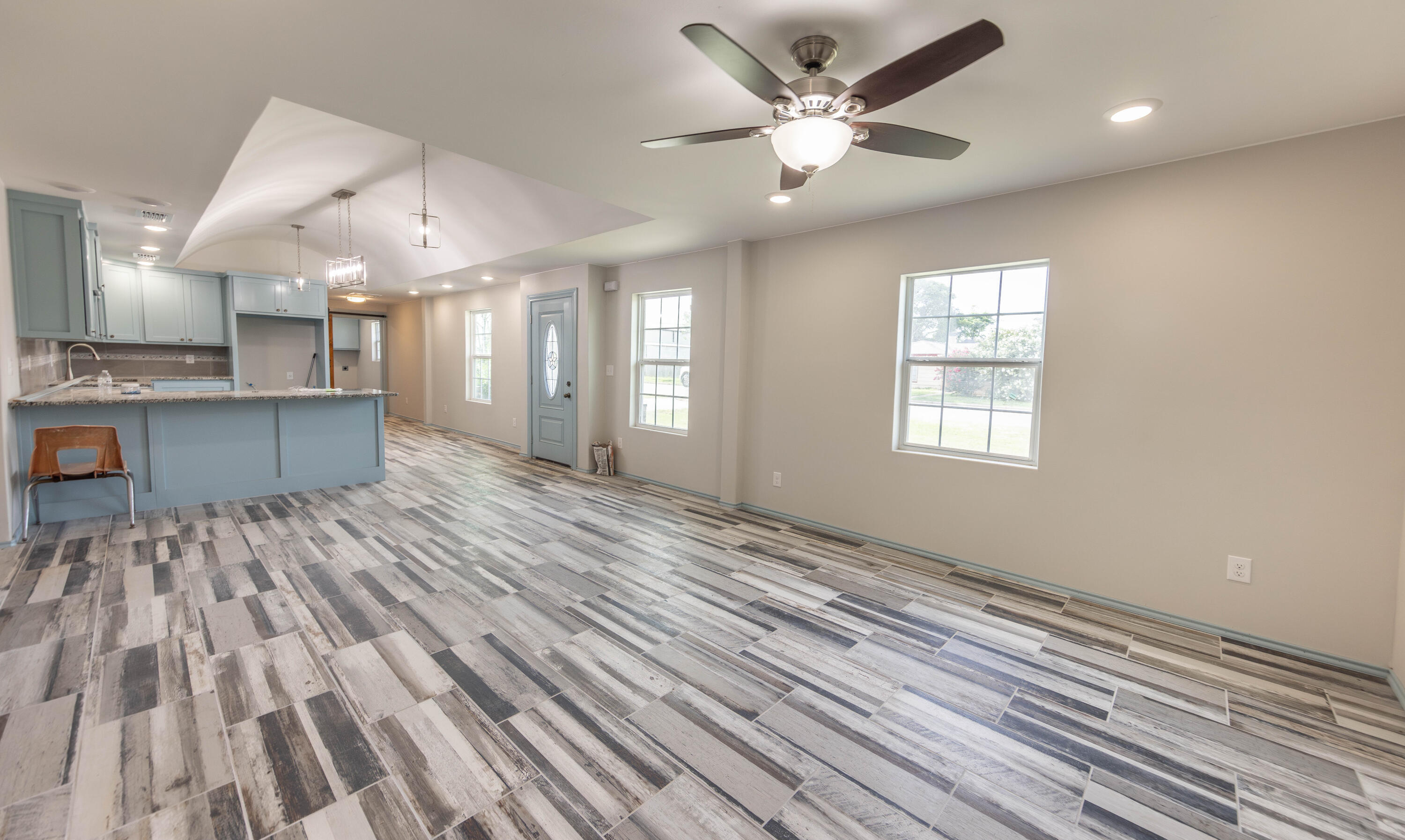 Property Photo: 221 W 3rd Street TX 79329