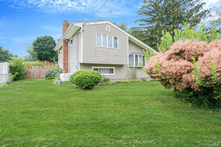 Property Photo:  10 Laurie Road  NY 11717 