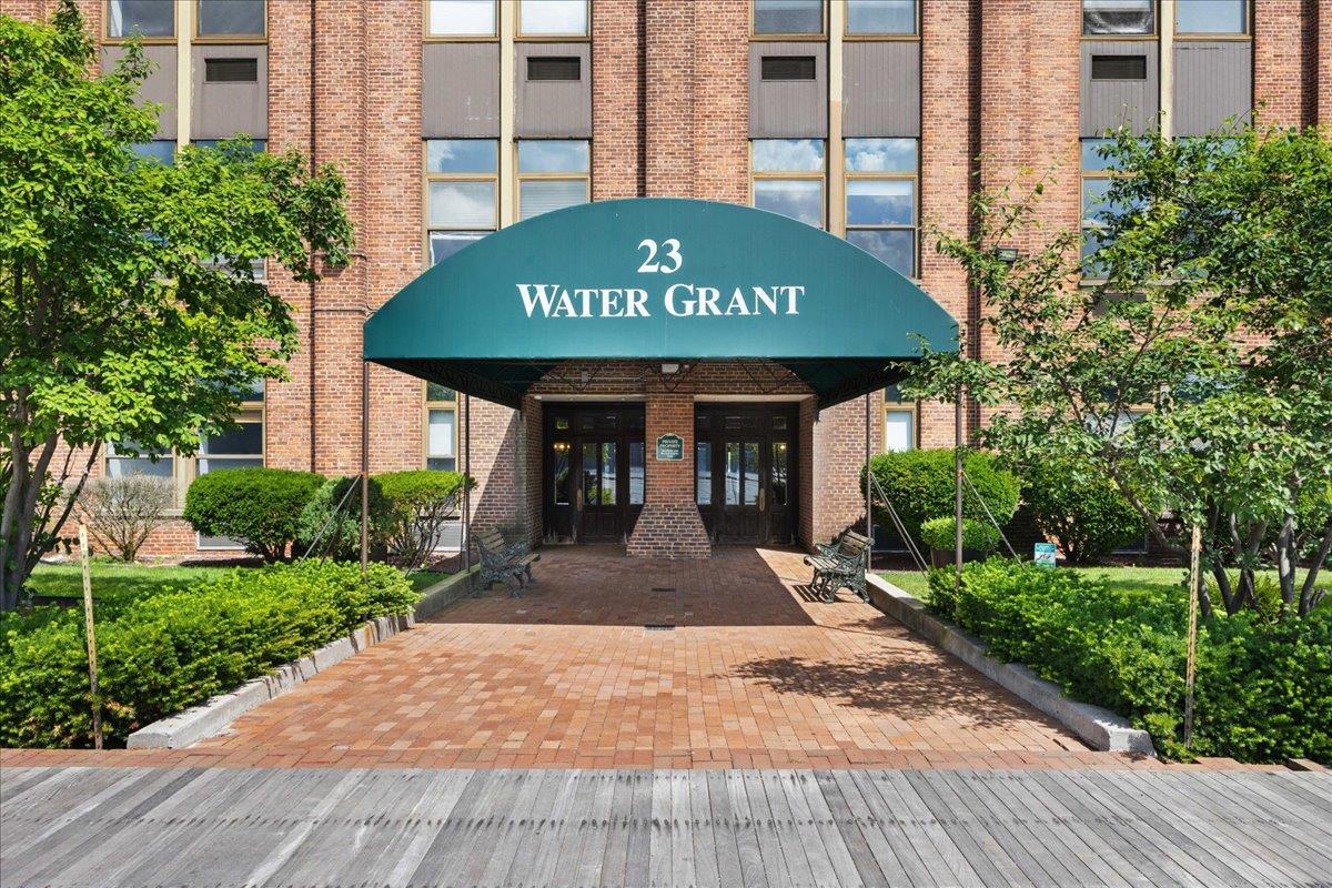 Property Photo:  23 Water Grant St 7P  NY 10701 