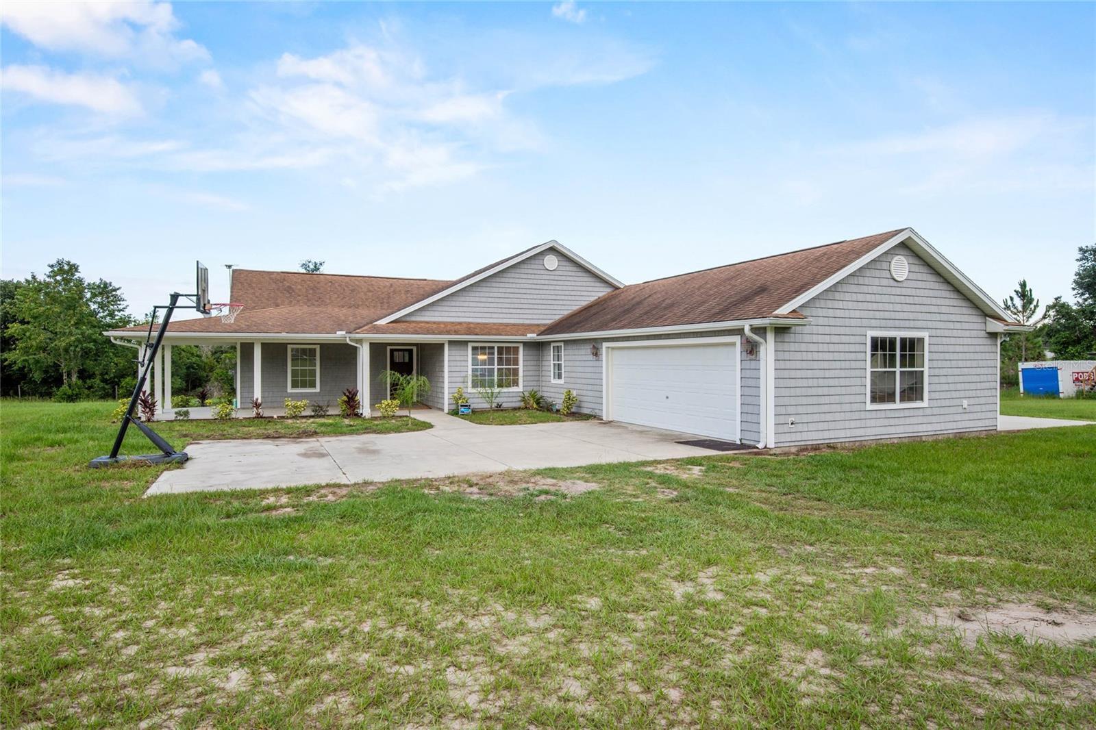 Property Photo: 41636 Outlaw Lane FL 32195