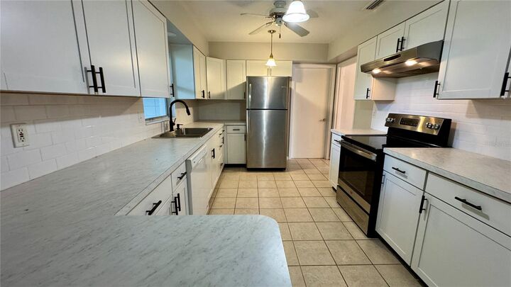 Property Photo:  4410 NW 18th Place  FL 32605 