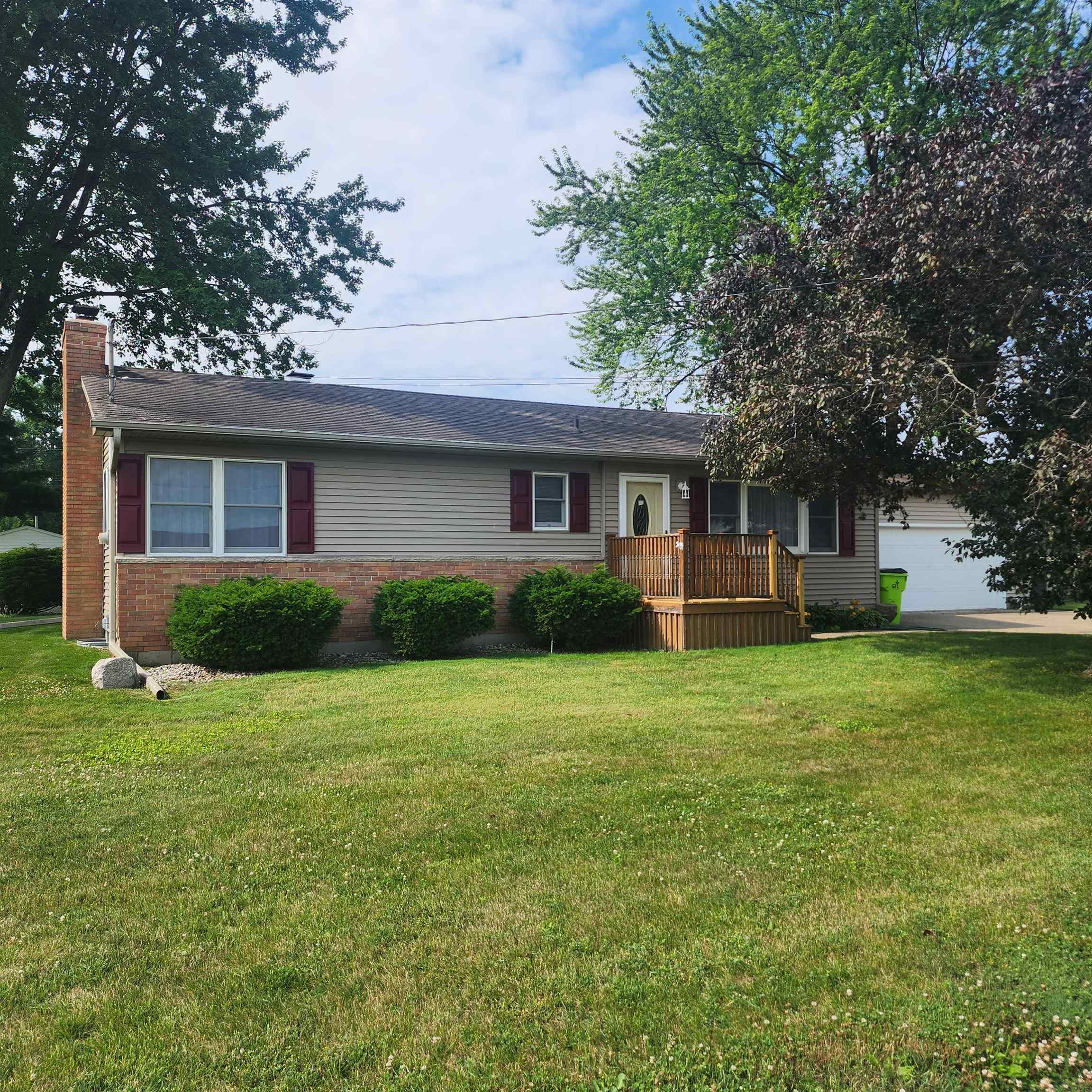 Property Photo: 407 W Clara Street MI 48634-9531
