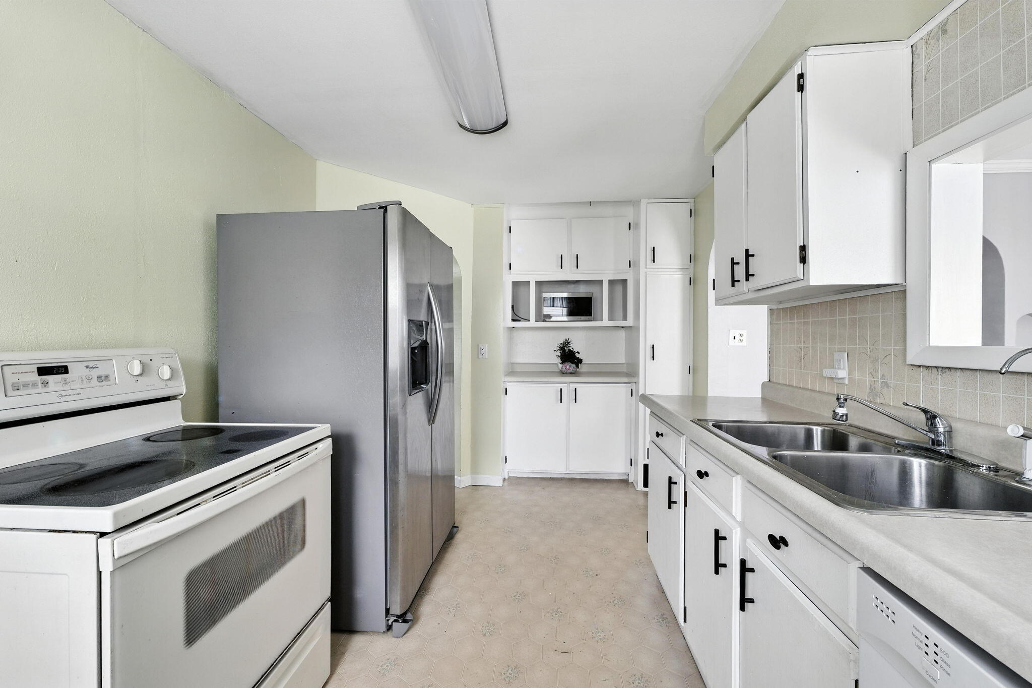Property Photo: 615 Roosevelt Dr WI 53090