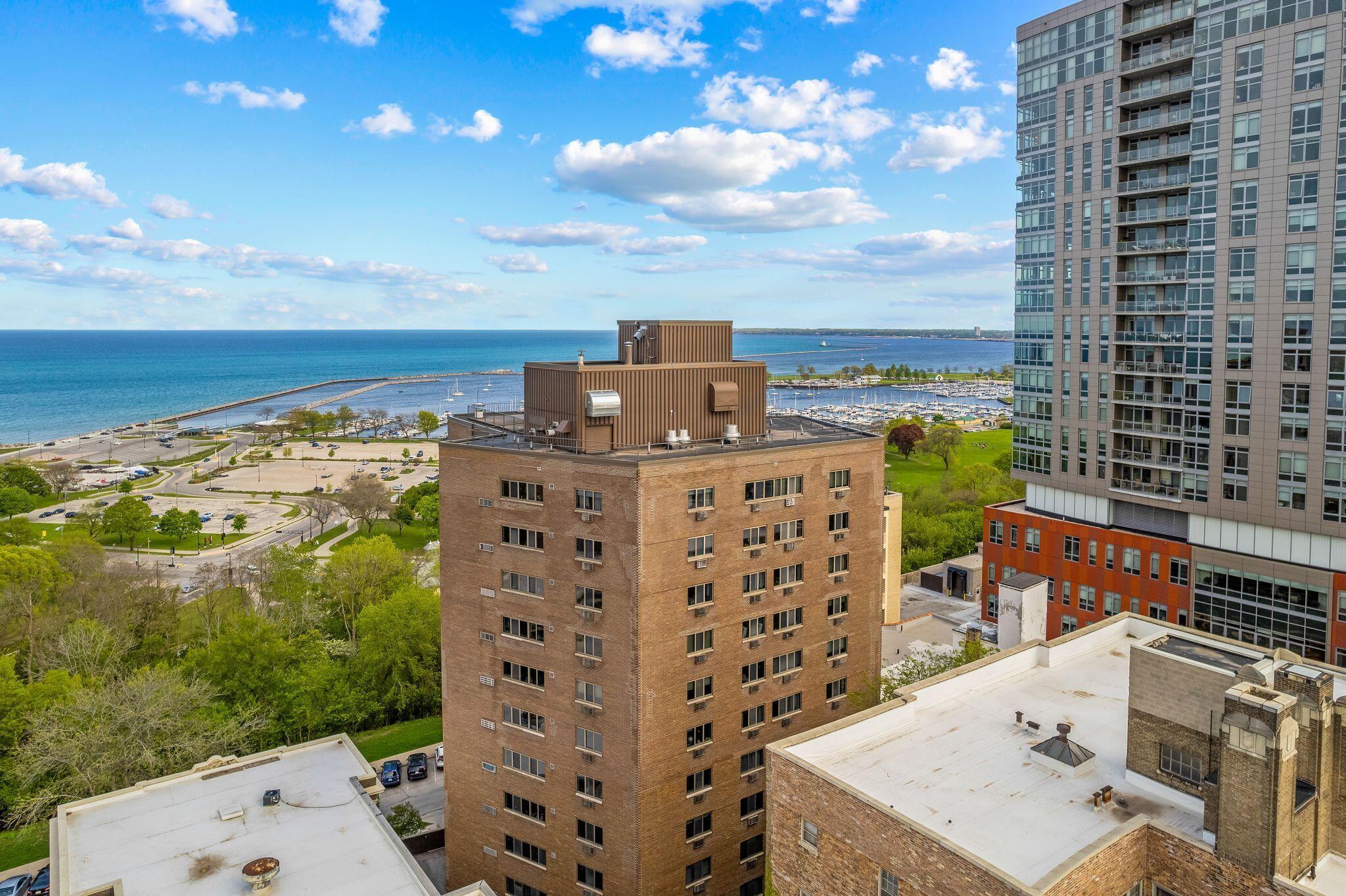 Property Photo:  1919 N Summit Ave 6D  WI 53202 