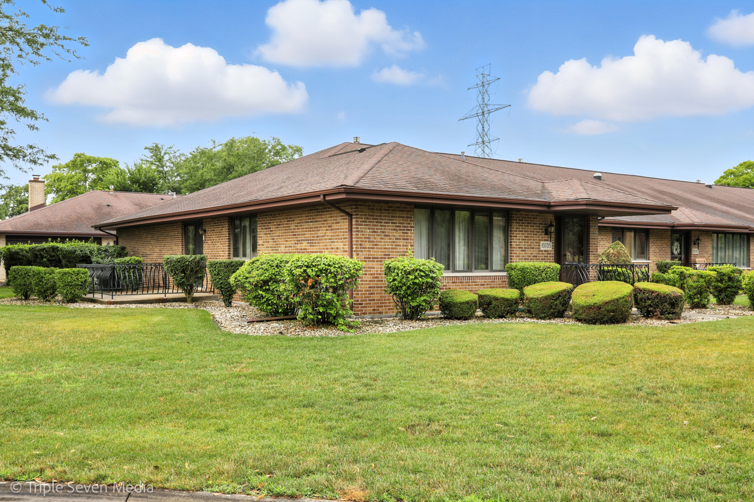 Property Photo: 10703 Kentucky Court IL 60467