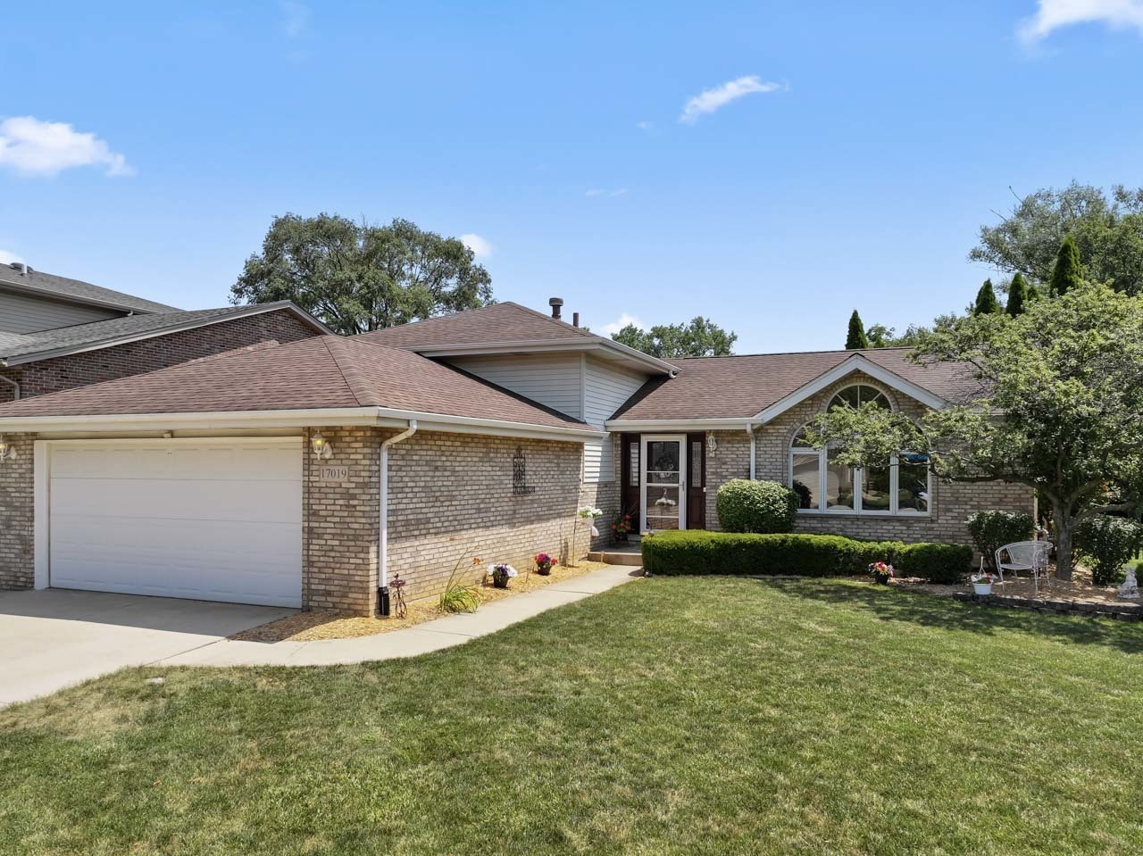 17019 Danielle Court  Oak Forest IL 60452 photo