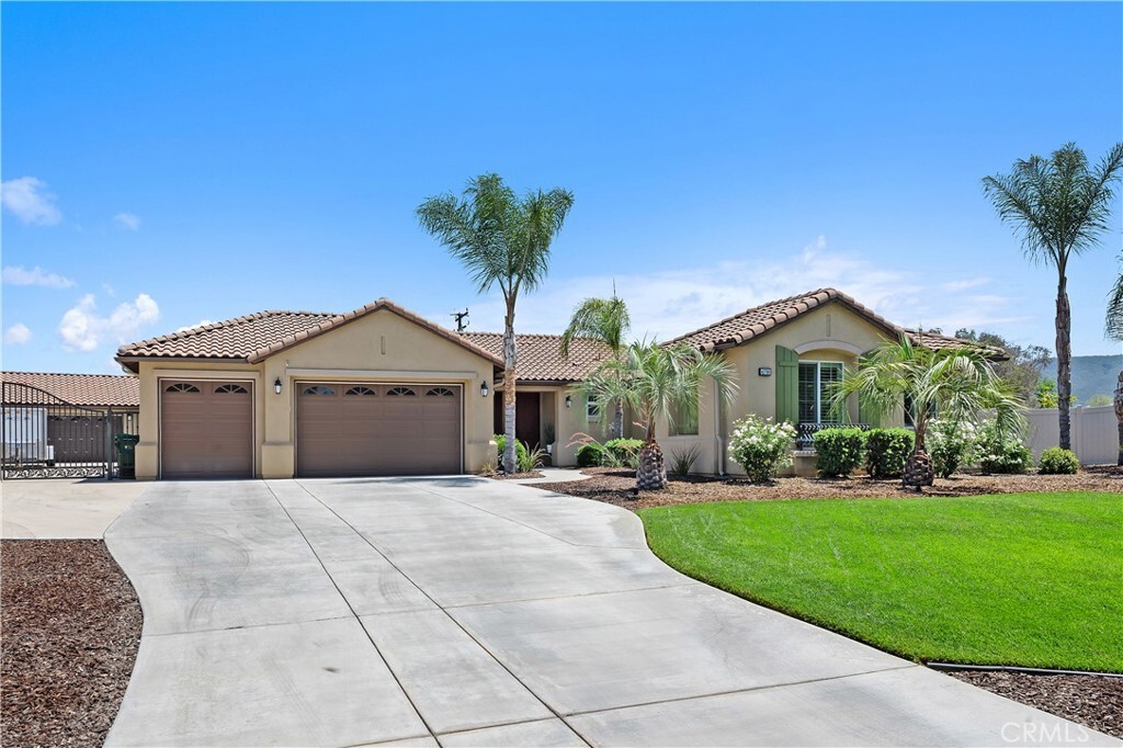 Property Photo: 41798 Aviv Court CA 92562