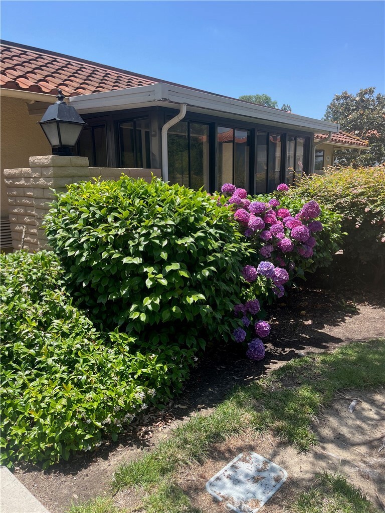 Property Photo: 834 Unit P Ronda Mendoza CA 92637