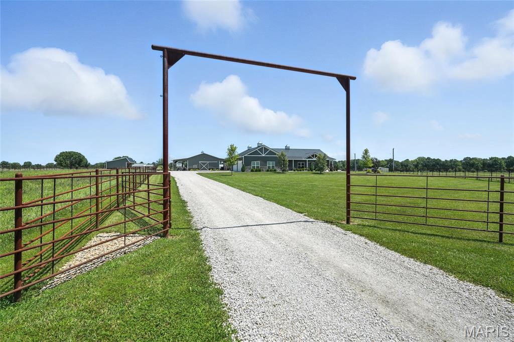 Property Photo:  219 Fieth Road  MO 63379 