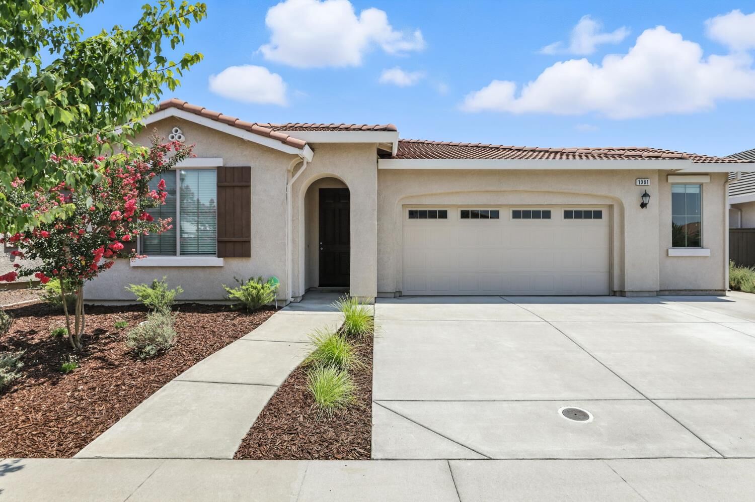 Property Photo:  1081 Makeway Street  CA 95747 