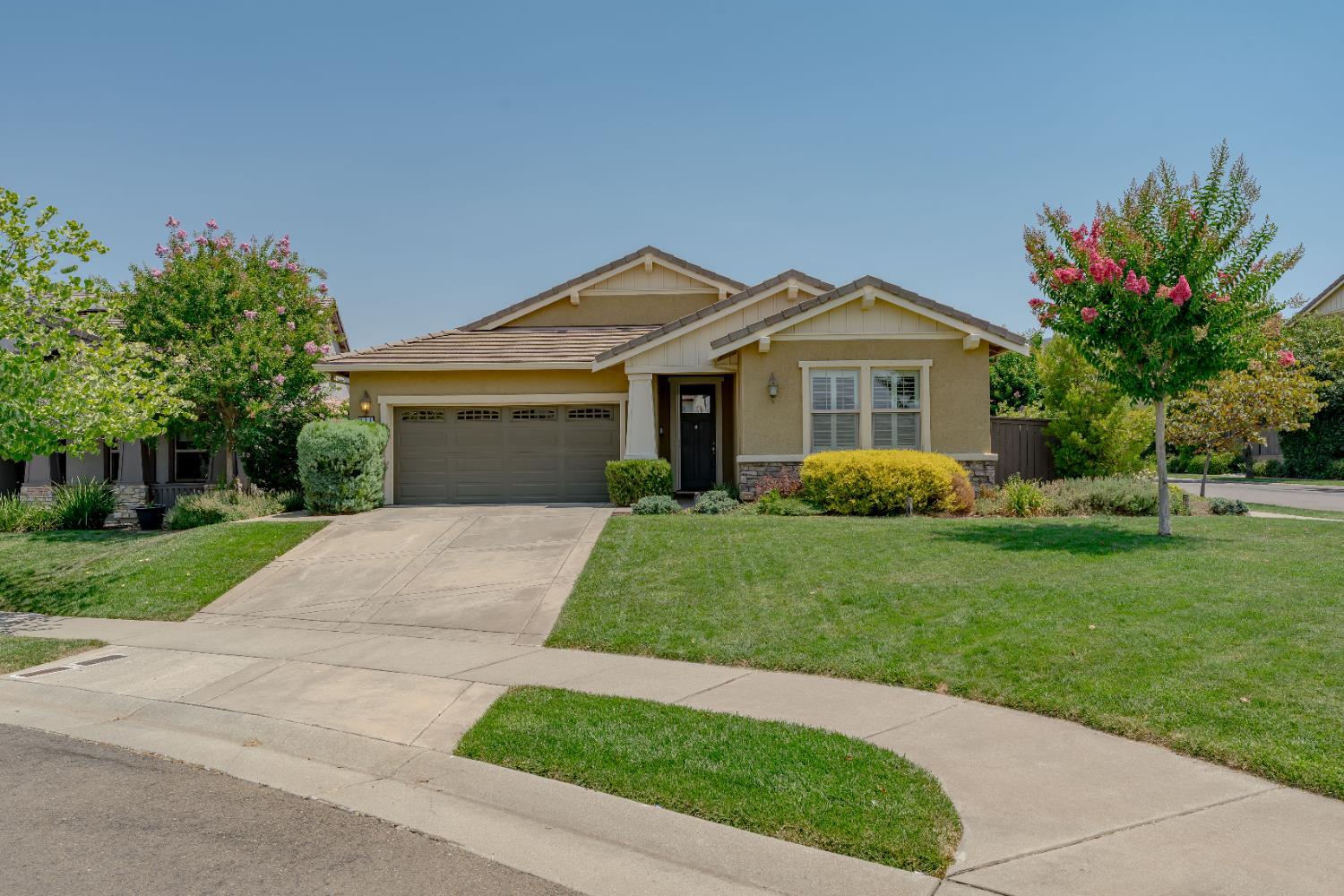 Property Photo: 206 Calistoga Court CA 95762
