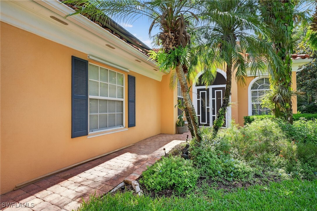 Property Photo: 5902 Bermuda Lane FL 34119