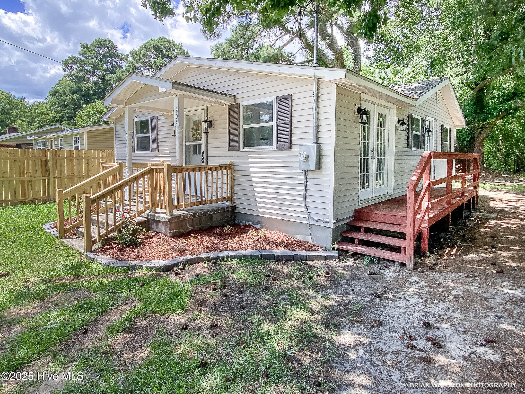 Property Photo:  204 Pinewood Avenue  NC 27909 