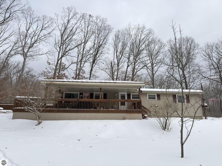 Property Photo:  4141 Mockingbird Circle  MI 48622 