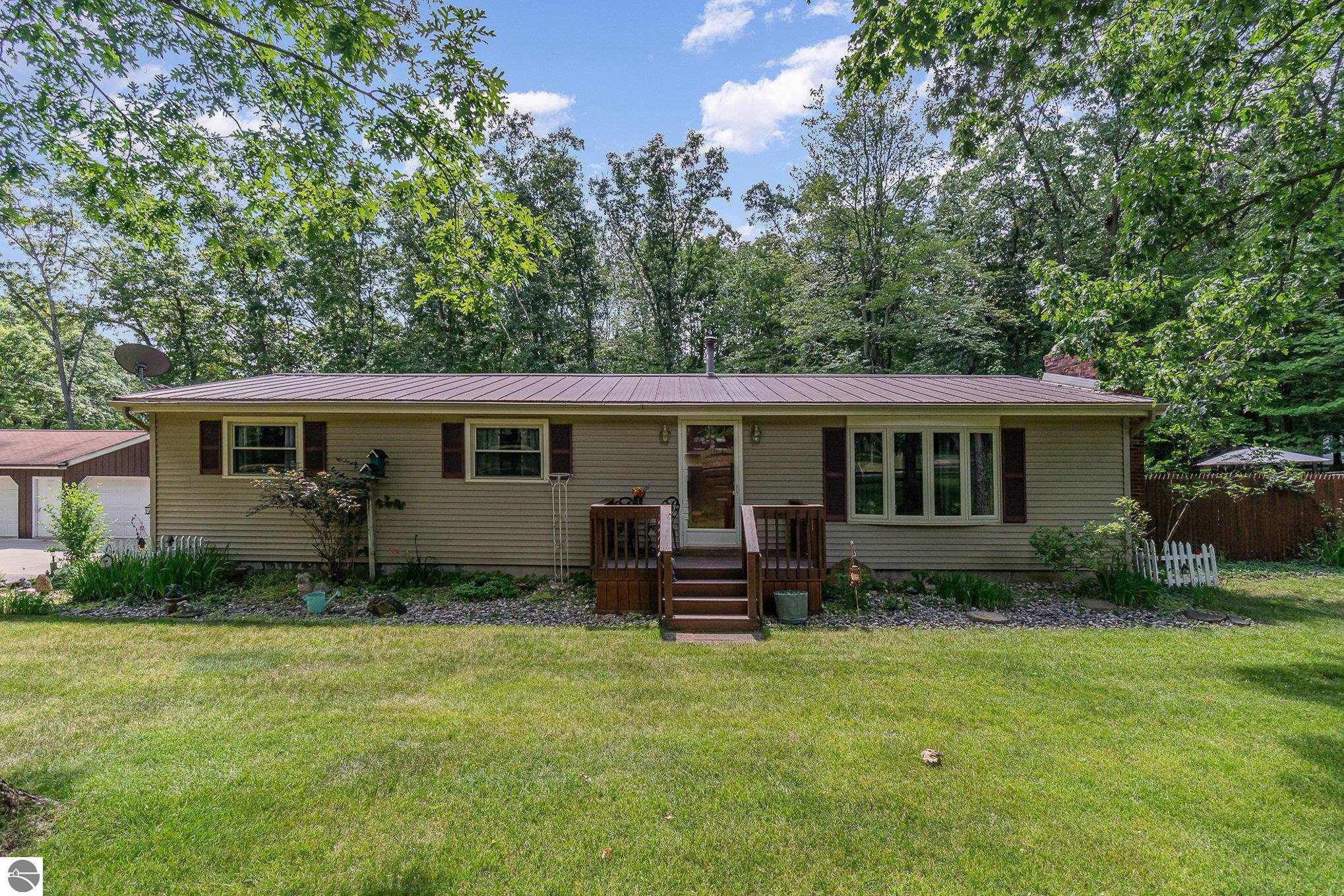 Property Photo:  4141 Mockingbird Circle  MI 48622 