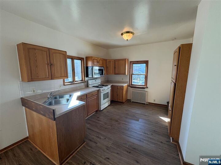 Property Photo:  125 Kansas Street  NJ 07601 