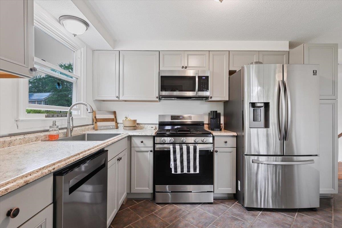 Property Photo: 7 Nelson Street NH 03063-3416