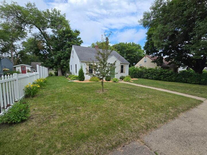 Property Photo:  818 Kenwood Street  MN 56308 