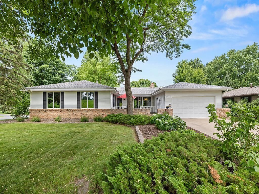 Property Photo:  9744 Oxborough Road  MN 55437 