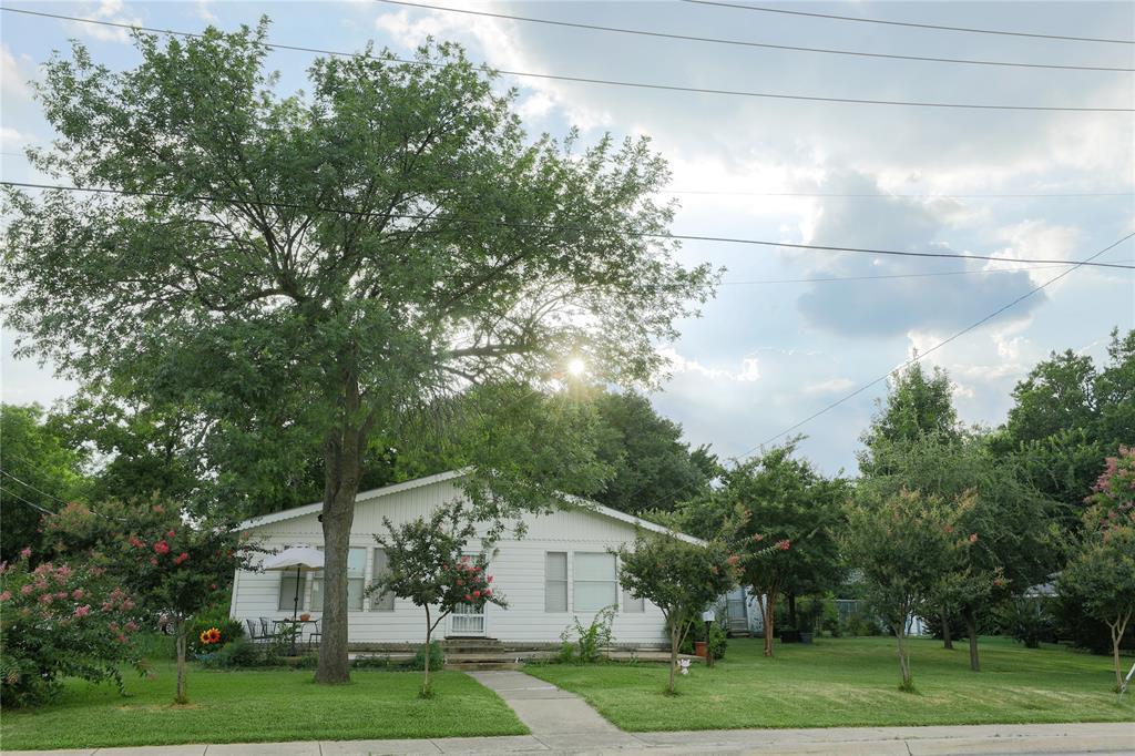 Property Photo:  422 Smith Street  TX 76051 