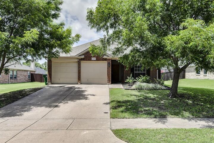 Property Photo:  127 Coyote Run  TX 75165 