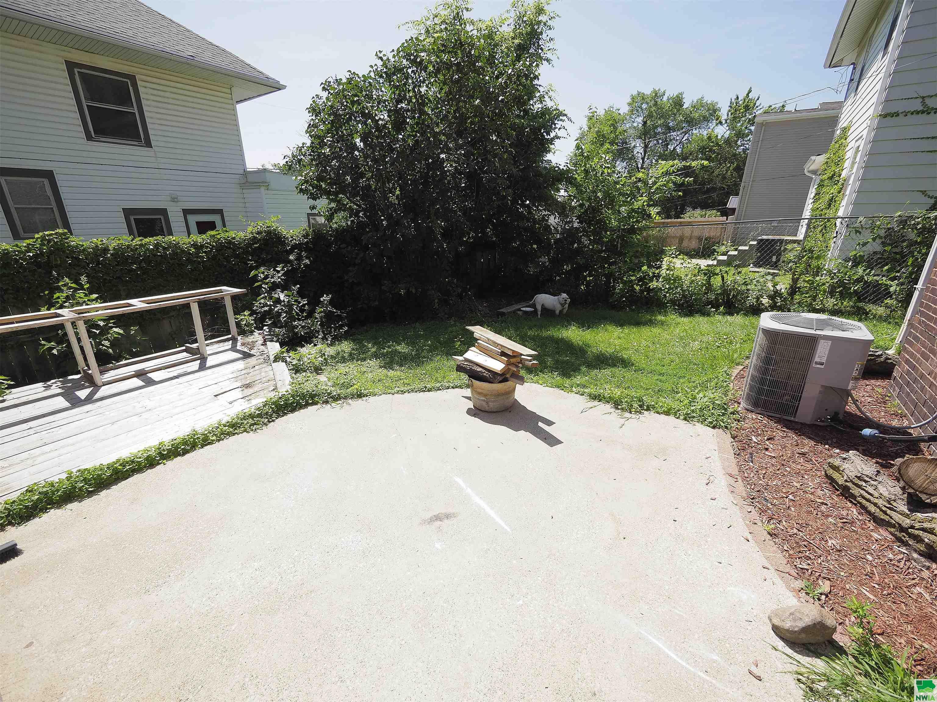 Property Photo: 2420 Jackson St IA 51104