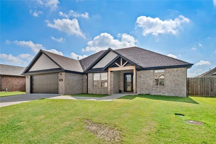 Property Photo: 208 Pin Oak Street AR 72734