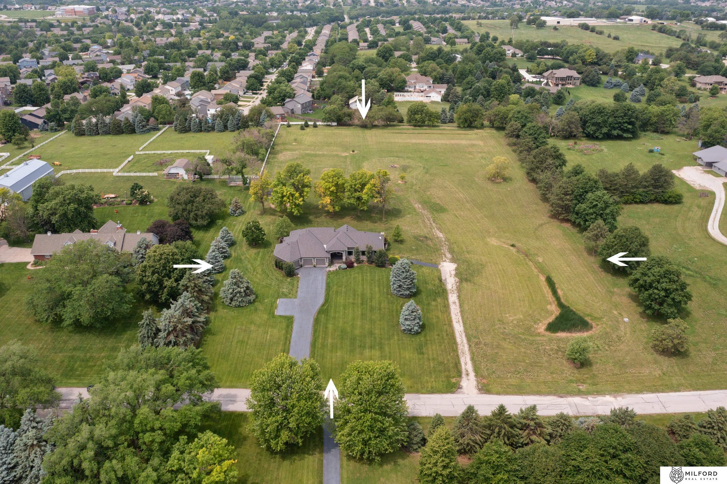 Property Photo: 4606 S 184th Plaza NE 68135