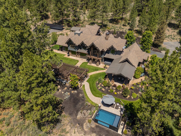 Property Photo: 18780 Macalpine Loop OR 97702