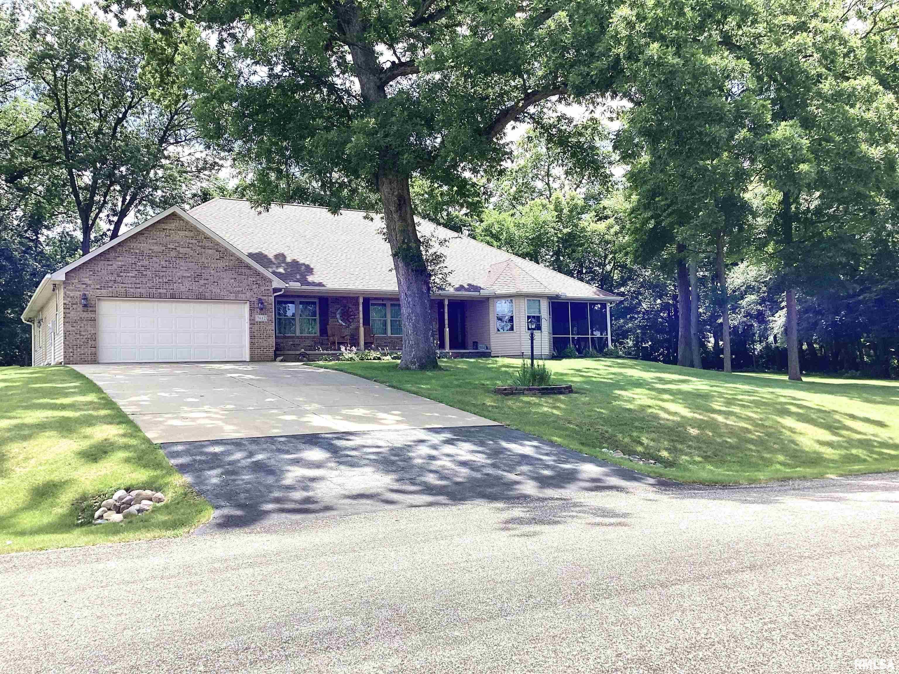 Property Photo: 7612 W Thornridge Drive IL 61547