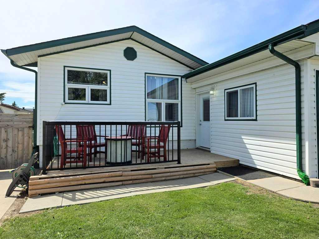 Property Photo: 713 6 Avenue NE AB T0G 2A2