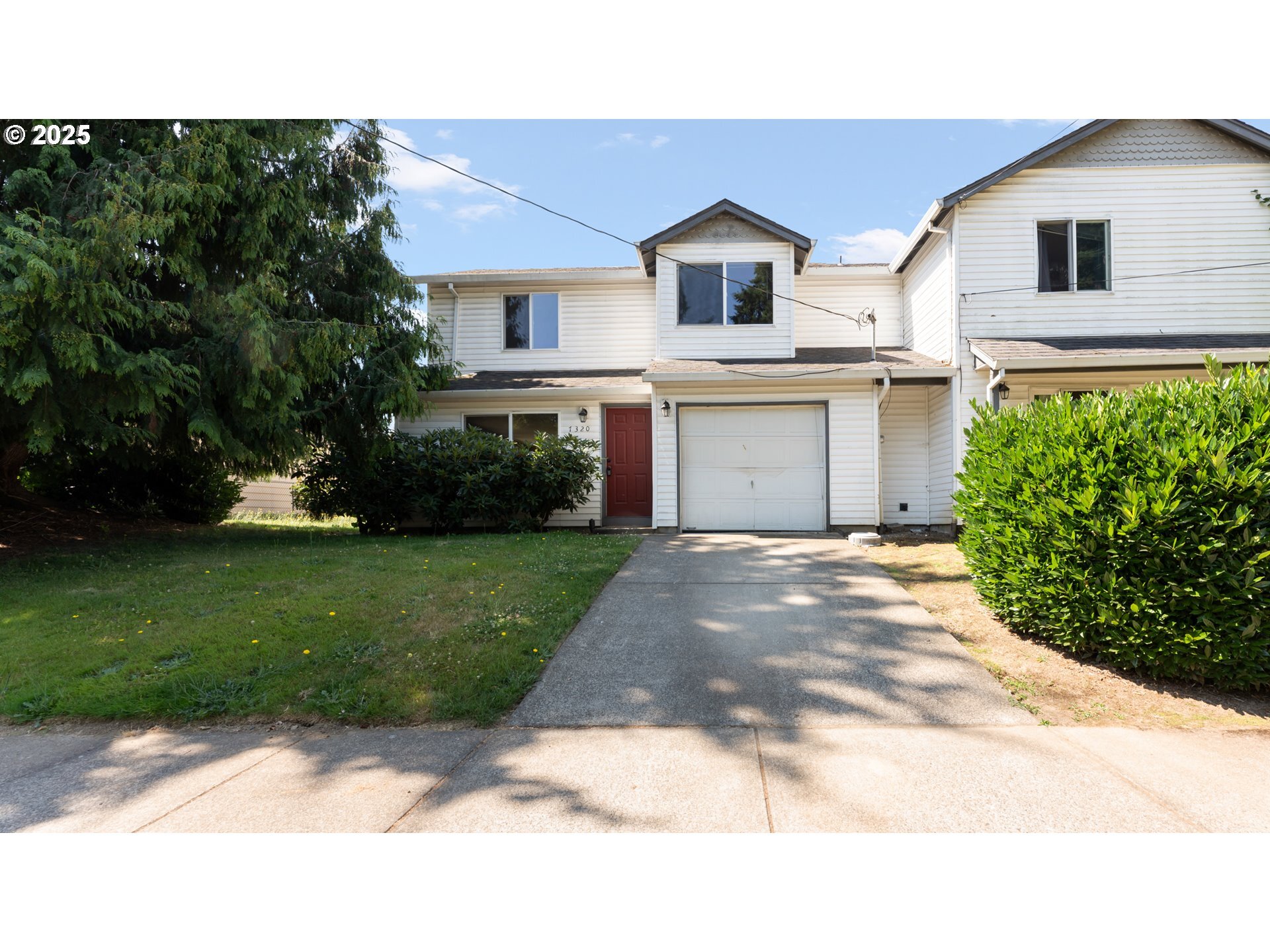 Property Photo: 7320 N Bank St OR 97203