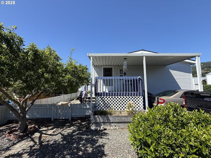 Property Photo: 98042 W Benham Ln 15 OR 97415