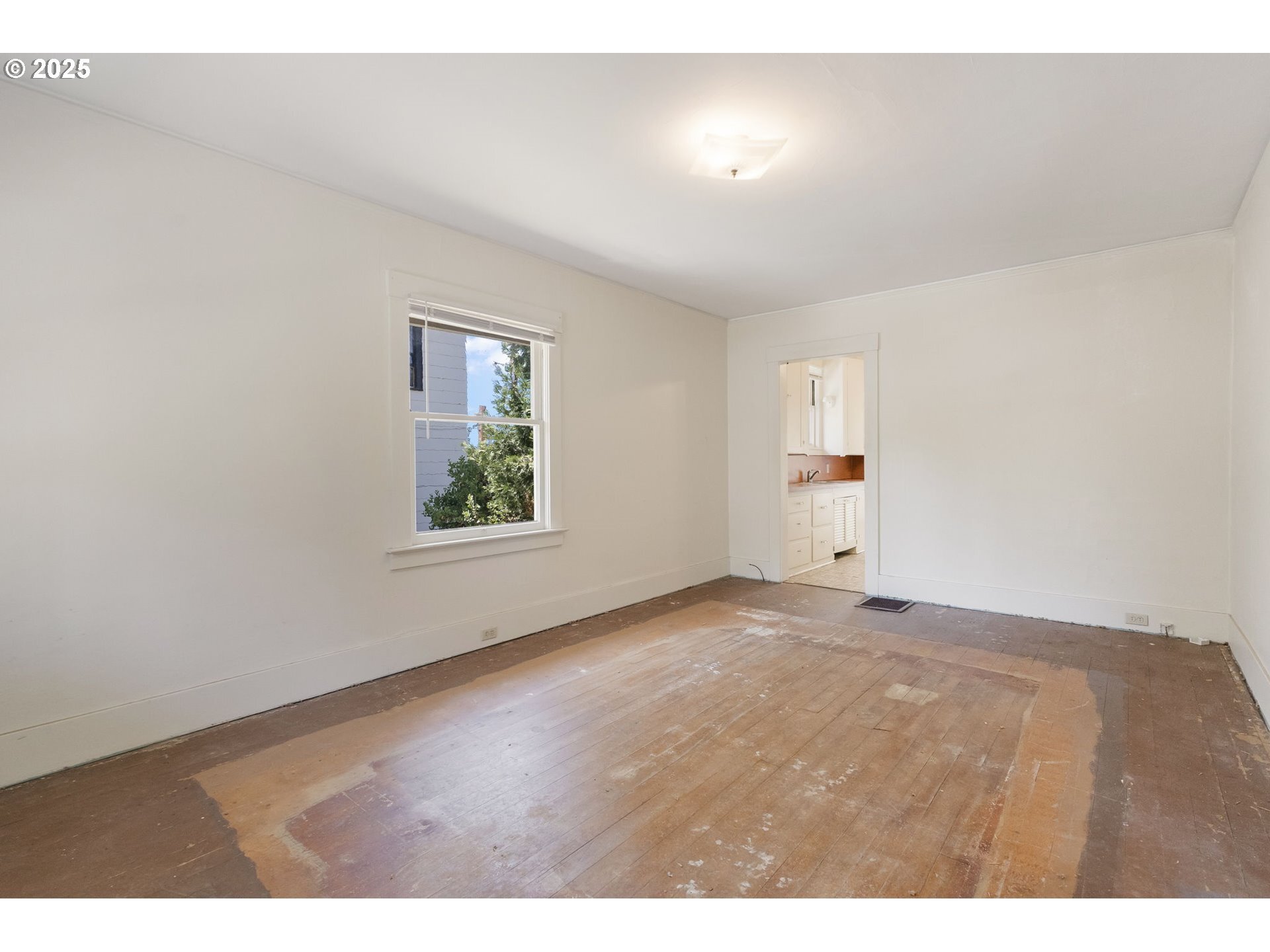 Property Photo: 823 SE 45th Ave OR 97215