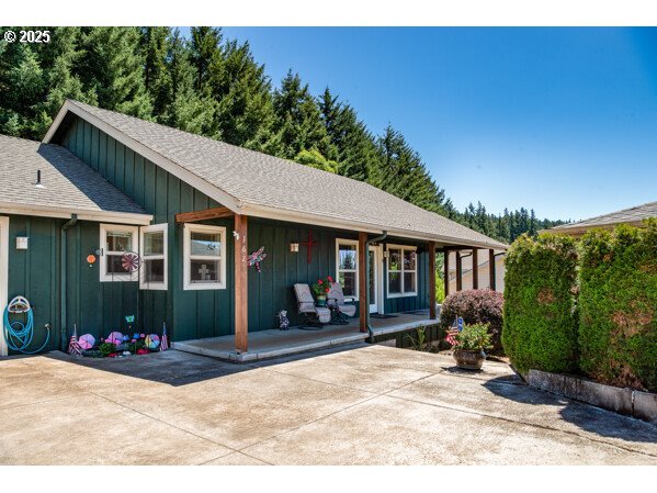 Property Photo:  1620 Samuel Dr  OR 97424 
